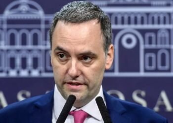 Manuel Adorni se presenta ante el Congreso y responde a cuestionamientos sobre su patrimonio y viajes