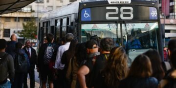 Disminución de la frecuencia de colectivos en el AMBA por aumento del gasoil y déficits en subsidios