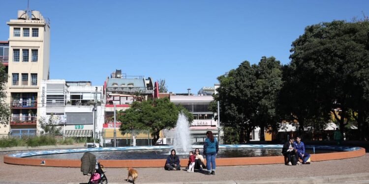 Inquietud en el barrio de Palermo por los planes de un estacionamiento subterráneo en la plaza Inmigrantes de Armenia