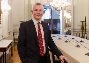 Se Establece el Cargo de Intérprete y Traductor Presidencial en la Cancillería
