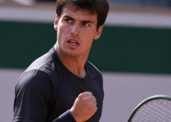 Comesaña derrota a Royer y avanza a octavos en el ATP de Ginebra