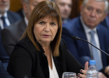 Bullrich Encabeza Reunión Empresarial en el Senado para Respaldar la Reforma Laboral