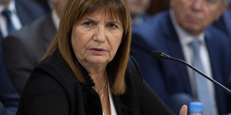Bullrich Encabeza Reunión Empresarial en el Senado para Respaldar la Reforma Laboral