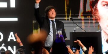 Milei enfrenta un importante descenso en su aprobación y un creciente descontento económico