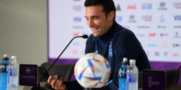La respuesta de Scaloni ante la consulta sobre la situación familiar de Lionel Messi