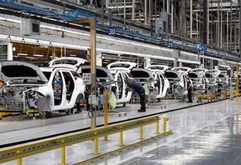 La industria, el sector más afectado por el aumento del desempleo en el último año