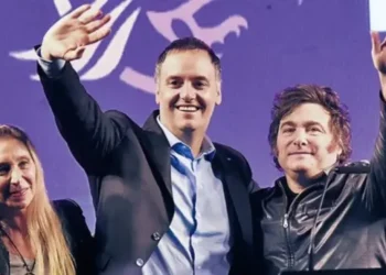Manuel Adorni se aleja de YPF tras su renuncia como Jefe de Gabinete