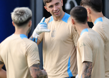 El optimismo de Dibu Martínez ilumina el segundo día de la Selección en Kansas