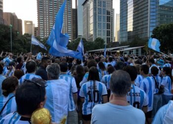 Los hinchas argentinos se preparan para el banderazo en Atlanta antes del partido contra Egipto