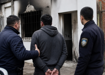 Detenido por incendio fatal en La Plata que resultó en dos muertes: lo acusan de doble homicidio