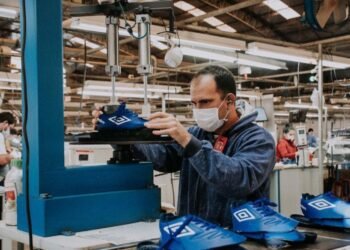 Cierre definitivo de la planta de Dass en Eldorado, la única productora de zapatillas Nike en Argentina