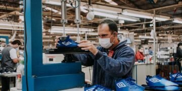 Cierre definitivo de la planta de Dass en Eldorado, la única productora de zapatillas Nike en Argentina