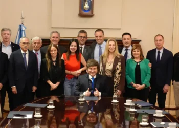 Javier Milei y sus medidas en vivo: Santilli asume como jefe de Gabinete y el Presidente dialoga con legisladores libertarios
