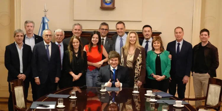 Javier Milei y sus medidas en vivo: Santilli asume como jefe de Gabinete y el Presidente dialoga con legisladores libertarios