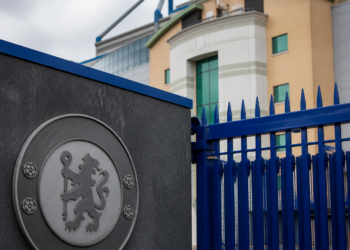 Chelsea enfrenta una fuerte multa por irregularidades en transferencias y queda bajo la supervisión de la FA