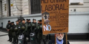 El Gobierno revisa una cláusula de la reforma laboral y permite mayores aportes empresariales a sindicatos