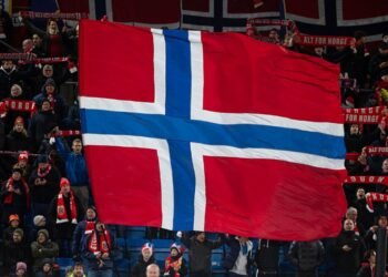 El fenómeno del ‘remo vikingo’: la ovación que une a los aficionados noruegos en el Mundial