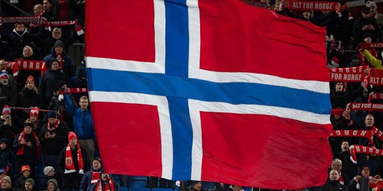 El fenómeno del ‘remo vikingo’: la ovación que une a los aficionados noruegos en el Mundial