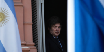 Javier Milei y el enigma de las banderas en la Casa Rosada