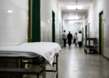 Un niño falleció por asfixia al tragarse una perla en Santiago del Estero