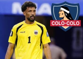 Bienvenida triunfal a Vozinha en Colo Colo: miles de fanáticos lo celebraron en su presentación