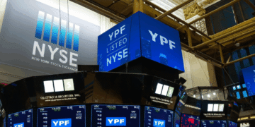 YPF realizará hoy un “split” de acciones: en qué consiste y cómo impactará en su precio