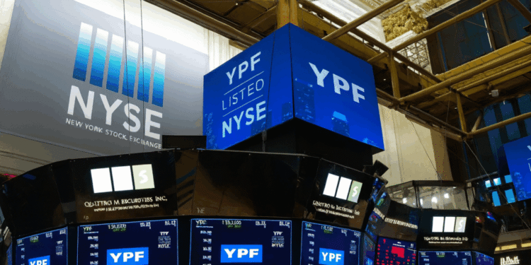 YPF realizará hoy un “split” de acciones: en qué consiste y cómo impactará en su precio