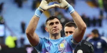 Aumenta la inquietud por Dibu Martínez tras la llegada de un nuevo arquero al Aston Villa