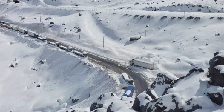 Cierre prolongado del Paso Cristo Redentor a un mes de su suspensión por nevadas intensas