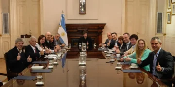 Milei reúne a su gabinete antes de una semana clave para el oficialismo en el Congreso