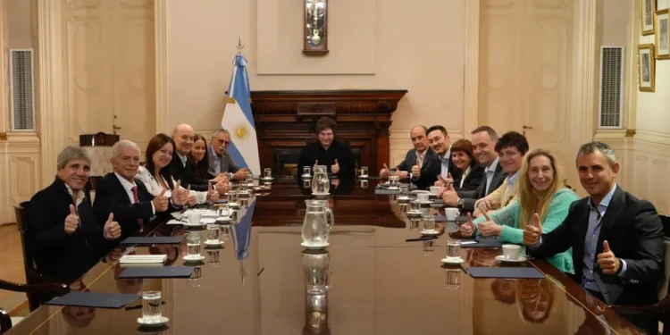 Milei reúne a su gabinete antes de una semana clave para el oficialismo en el Congreso