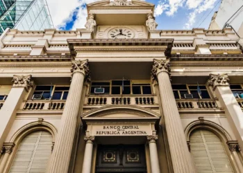 El BCRA habilitó el débito de cuotas impagas de préstamos desde cuentas y billeteras virtuales: cómo funciona