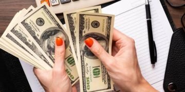 Los créditos en dólares crecieron casi 600% durante la gestión de Milei