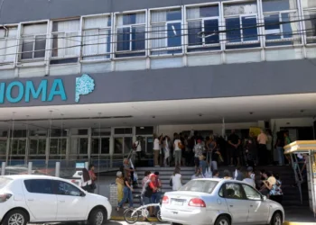 Crecen los reclamos por la situación de IOMA y municipios advierten dificultades para sostener la atención sanitaria