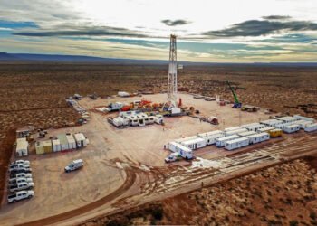 JP Morgan establece proyecciones para el petróleo y sugiere dos acciones argentinas con un potencial del 30%