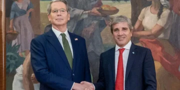 Caputo se reúne con el secretario del Tesoro de EE.UU. en el G20 para analizar la relación económica entre ambos países