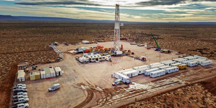 JP Morgan establece proyecciones para el petróleo y sugiere dos acciones argentinas con un potencial del 30%