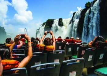 El turismo podría darle un alivio al Gobierno: prevén una menor salida de dólares este año
