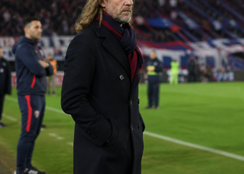 Insua inicia su tercer ciclo en San Lorenzo con un empate ante Independiente