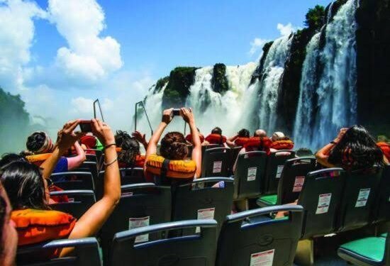 El turismo podría darle un alivio al Gobierno: prevén una menor salida de dólares este año