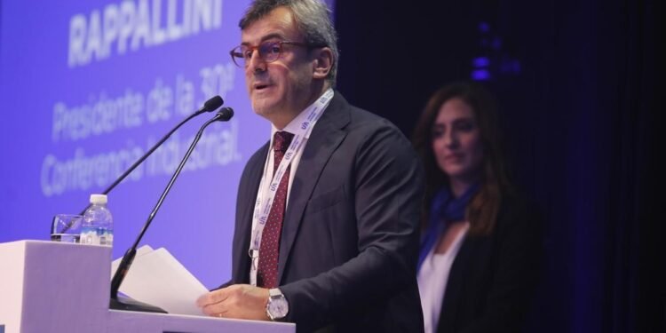 La UIA tomó distancia de las críticas al Gobierno y destacó el diálogo para impulsar la actividad industrial