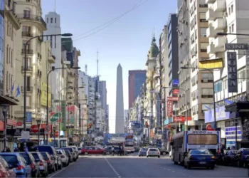 Octubre llega con aumentos en alquileres, transporte, combustibles y servicios