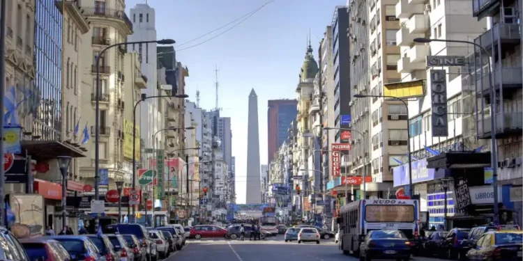 Octubre llega con aumentos en alquileres, transporte, combustibles y servicios