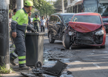 San Francisco Solano: un recolector de basura escapó por poco de un accidente tras un violento choque