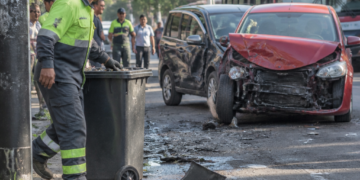 San Francisco Solano: un recolector de basura escapó por poco de un accidente tras un violento choque