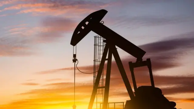 El petróleo volvió a superar los US$95 y crece la presión sobre los precios de los combustibles