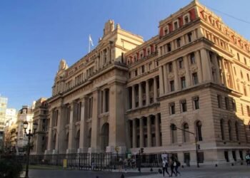 Milei aceptó la renuncia de tres jueces, dos de Capital Federal y uno de Corrientes