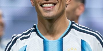 La broma de Lisandro Martínez a Cuti Romero en el inicio de los entrenamientos de la selección argentina