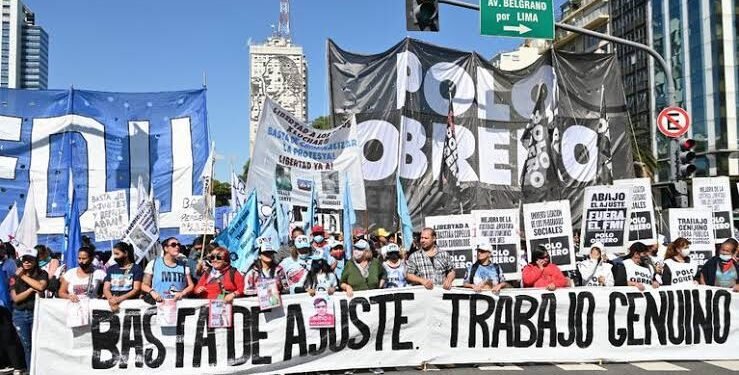 Organizaciones piqueteras vuelven a movilizarse y reclaman asistencia alimentaria y programas sociales