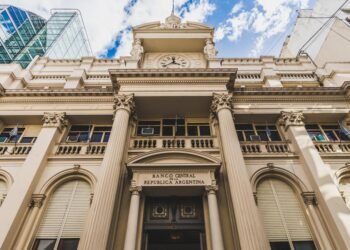 Las empresas reactivan las emisiones de deuda en dólares y buscan aprovechar el interés de los inversores